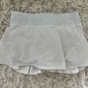 Lululemon tennis skirt, size 6.